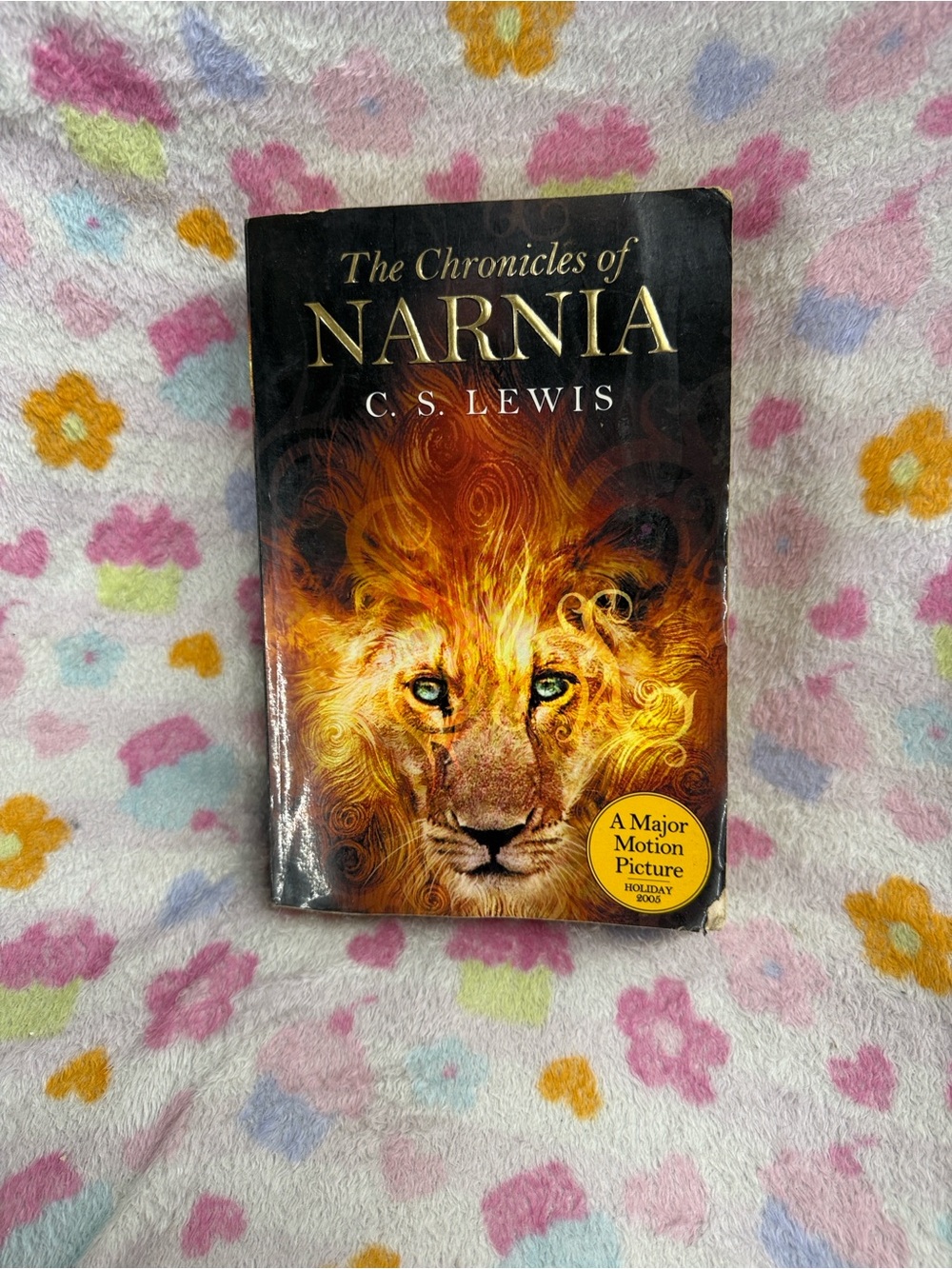 The Chronicles of Narnia by C.S. Lewis - Lion Cover (Gold, Black)
